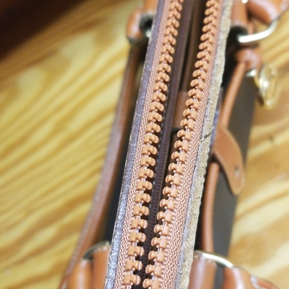 Dooney and Bourke vintage tan and black leather - Picture 8 of 8